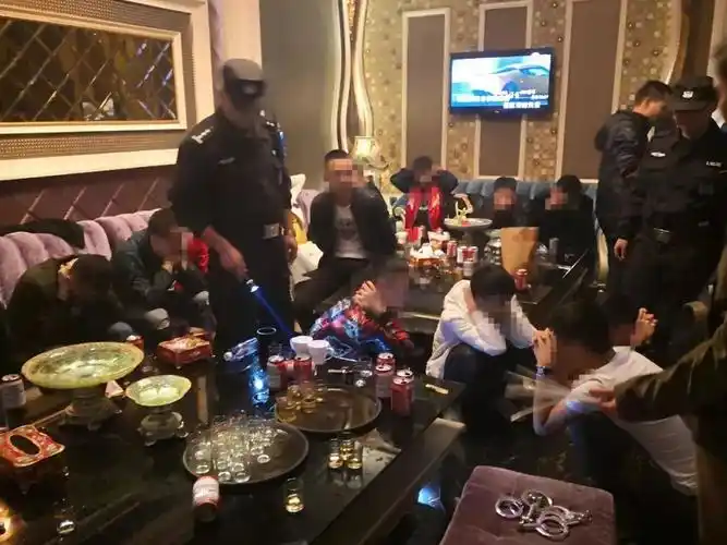 桂林这18名年轻男女在ktv,现场画面不堪入目!_吸毒