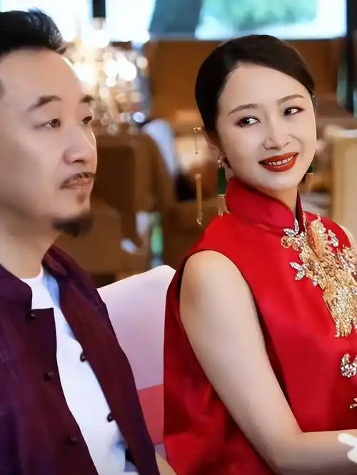 黄海波高调庆锡婚,祝酒扬眉吐气,娇妻眼神拉丝,爱意藏不住了_妻子