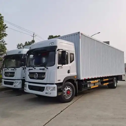 东风多利卡d12大单桥飞翼车9.