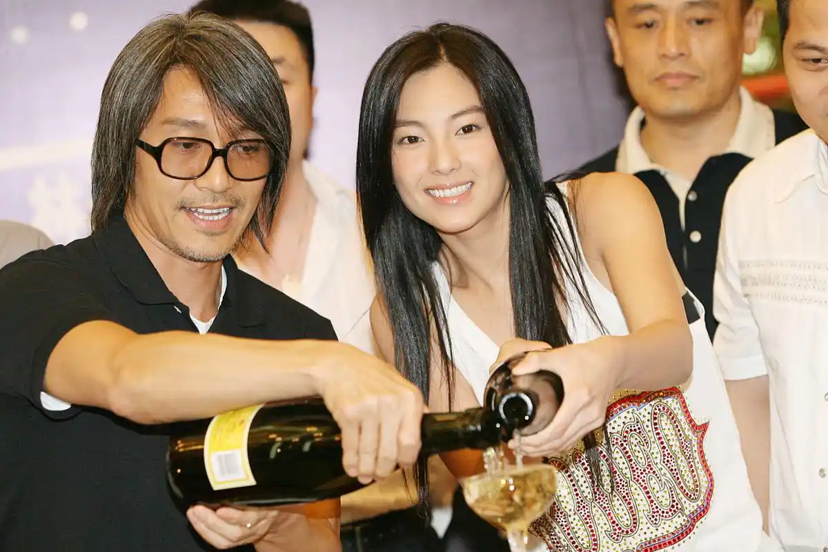 多年前,周星驰和张雨绮,一起参加《长江七号》开机发布会!