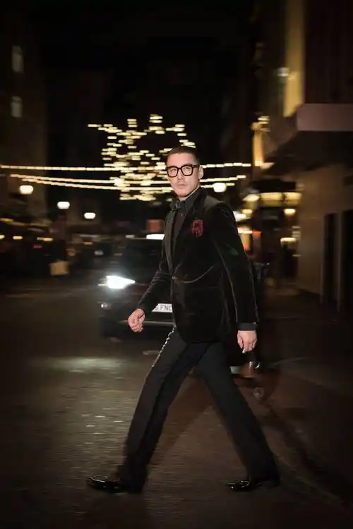 胡兵化身秀场特种"兵" 伦敦时装周40周年中国首位大使