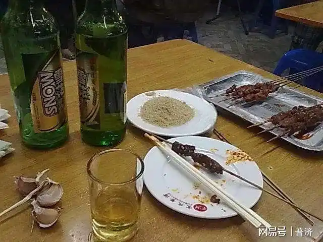 喜欢自己一个人静静地喝酒不说话喝好为止是什么样的人呢