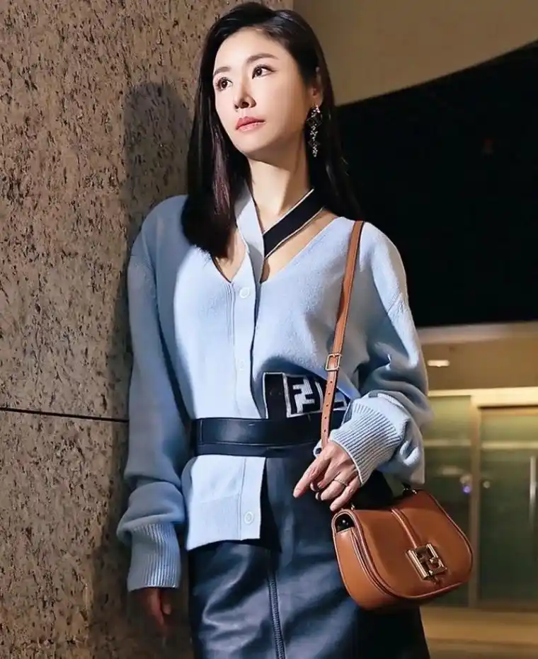 49岁林心如美出新高度!医美与时尚并重,少女气息扑面而来