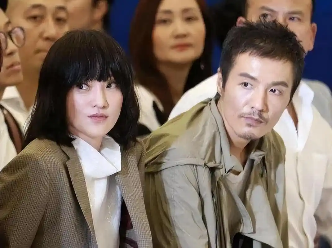 与李亚鹏的相识让周迅背上了"插足者"的骂名,但李亚鹏却在见到王菲