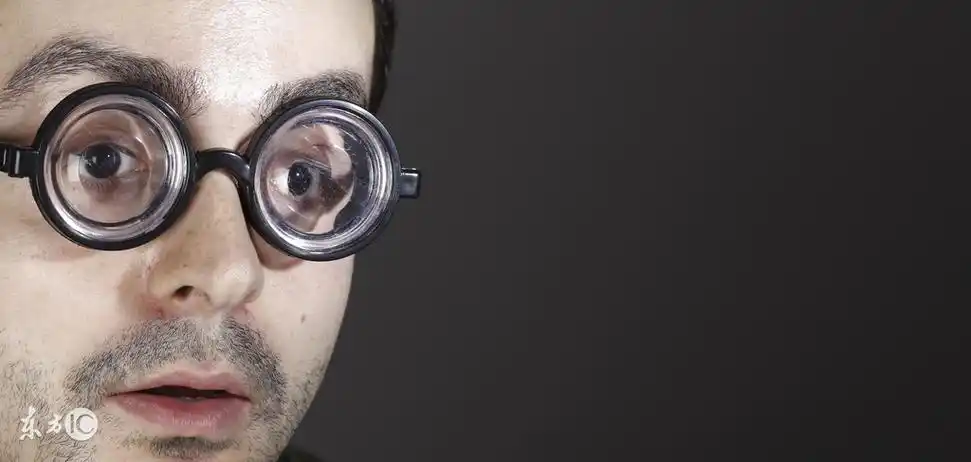 汪峰不戴眼镜,视力问题竟然对颜值影响这么大!