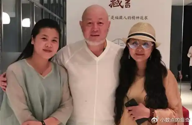 火风仲小萍夫妇两婚后育有一子霍尊,在儿子几岁时俩人因性格不合而