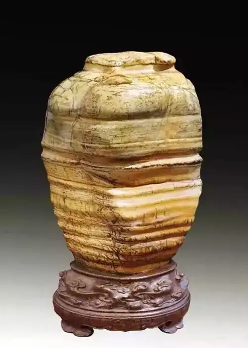 红水河精美奇石888万成交