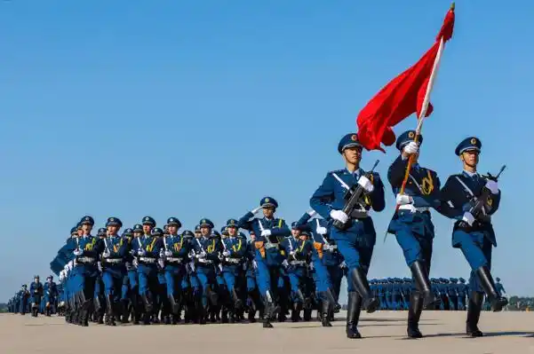 我国空军军服历次变迁 你最喜欢哪一款?