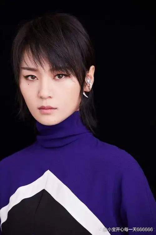 说起周笔畅,应该是非常优秀的女歌手了,2005年获得超级女声全国亚军