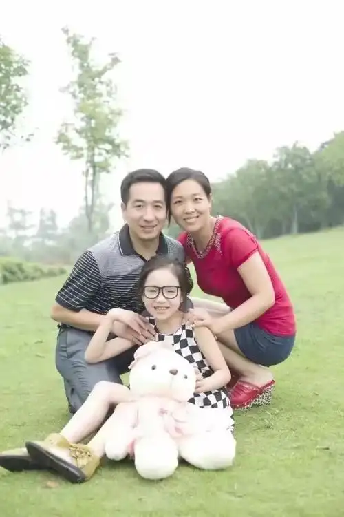 感人江都三中13岁乖乖女捐髓救父然而三口之家还面临更大的坎