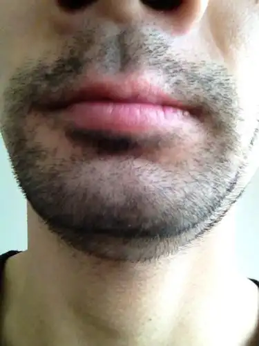 现在每天刮胡子好累!