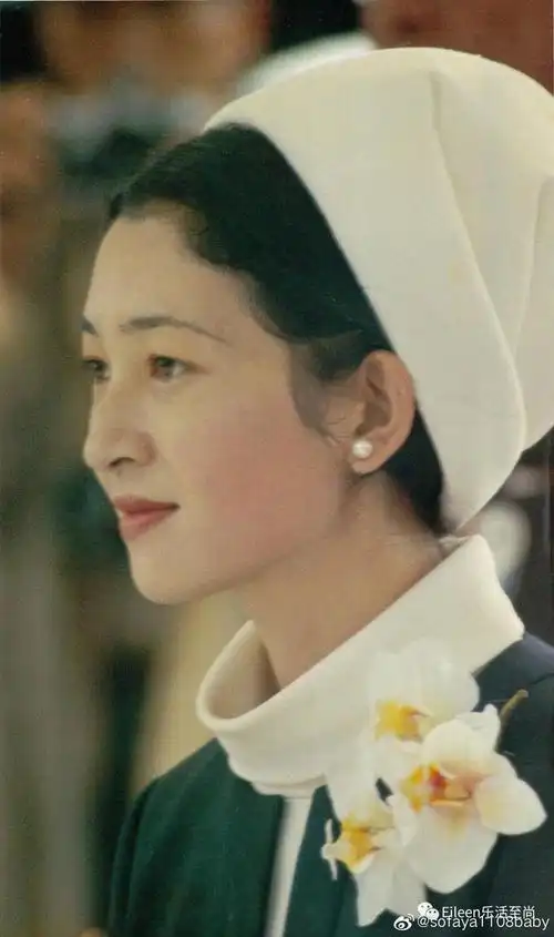 日本前皇后美智子的年轻旧照无论五官还是衣品都不输任何女星