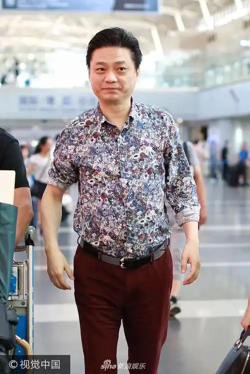 崔永元最近曝光影视明星"阴阳合同"