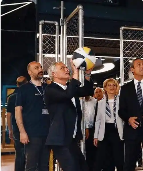 穆里尼奥引发的球队变革,首签土耳其国家队成员,定目标清理多名外援