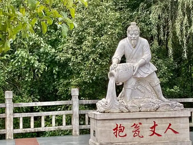 汉阴龙岗公园秋色醉人