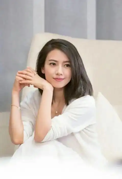 高圆圆在节目里说,自己作为演员有容貌上的优势,但却没有才华,对自己