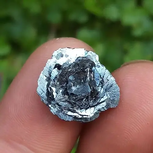 仓库门口捡的镜铁矿