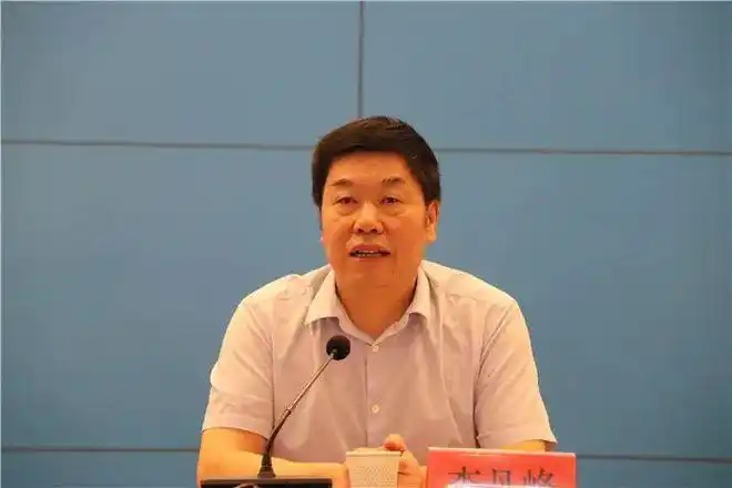 检查组汇报本院文明单位创建工作开展情况,李丹峰组长进行点评发言