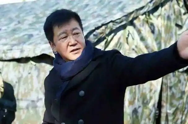 导演赵宝刚娶初恋妻子相约丁克16年愁坏了母亲48岁意外得子