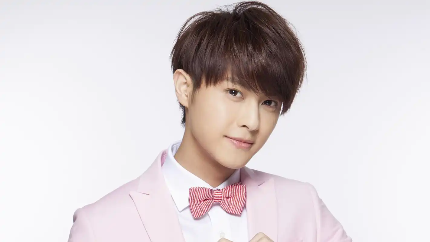 邱胜翊阳光帅气写真图片桌面壁纸