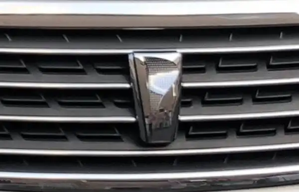 竖长方形这是什么车标上宽下窄中间像有个7,上面还有很多小点.