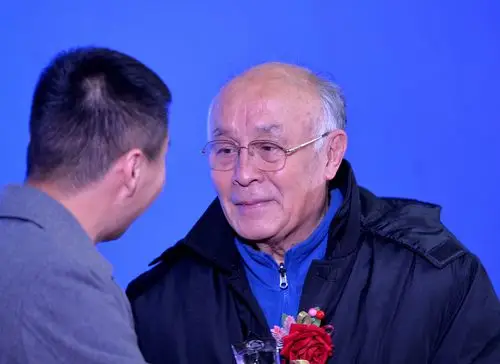 老演员许还山经历苦难笑对人生他有过两次婚姻现在很幸福