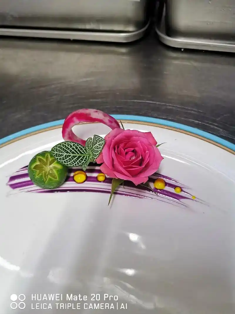 摆盘技巧 #创意盘饰 #摆盘教程 #食品雕刻 #摆盘 @抖 - 抖音