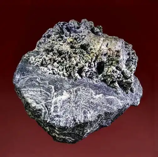 收藏:郴州 说明:祖母绿,绿柱石家族中最经典的代表也是最珍贵的种类