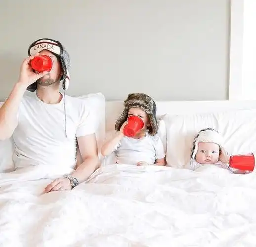 kate weiland是一位来自加拿大的著名博主,同时也是三个孩子的妈妈.