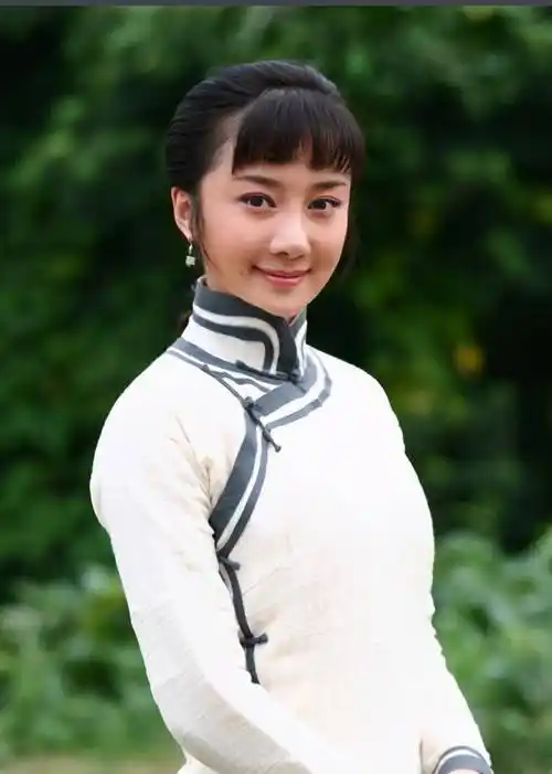 她是古装第一美人,但被叶璇的狗咬伤毁容,整容5次靠演技翻身_李依晓