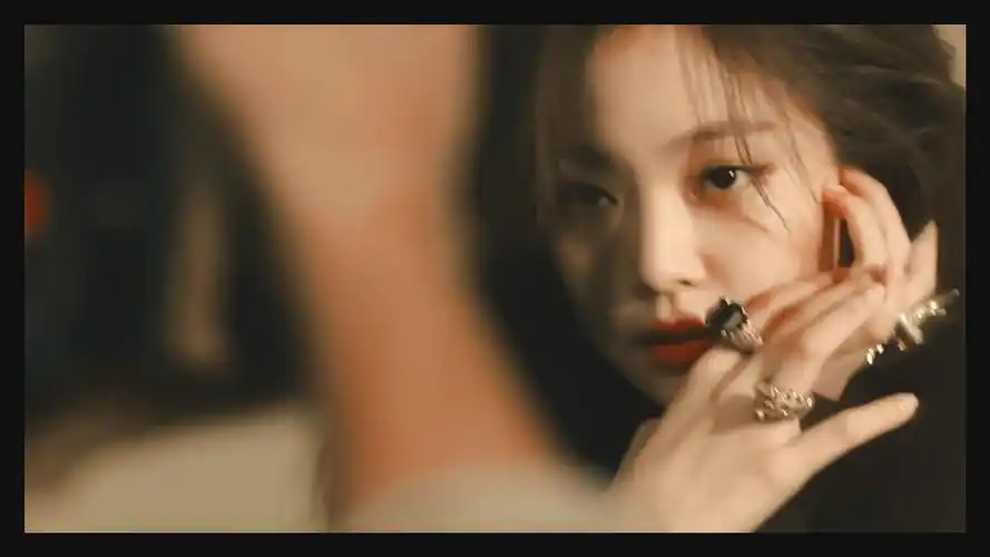 大家有可以用作电脑壁纸的jennie的美图吗