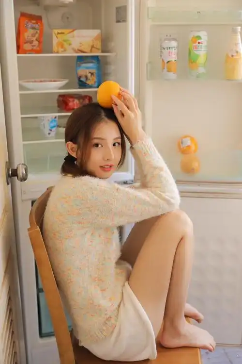 清纯文静小女生居家自拍白嫩养眼生活照片