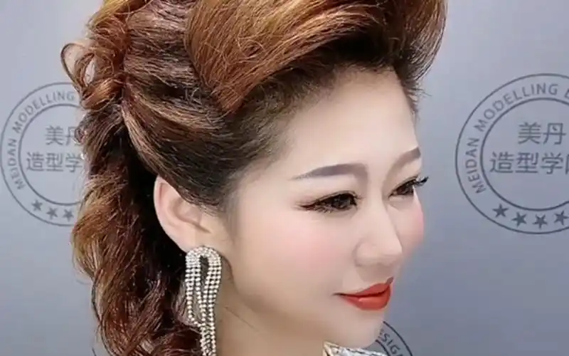 【编发】晚会主持人的发型快来学学,让你是场上最亮的仔