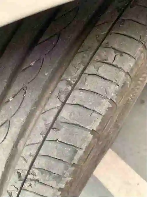 前轮轮胎起皮严重