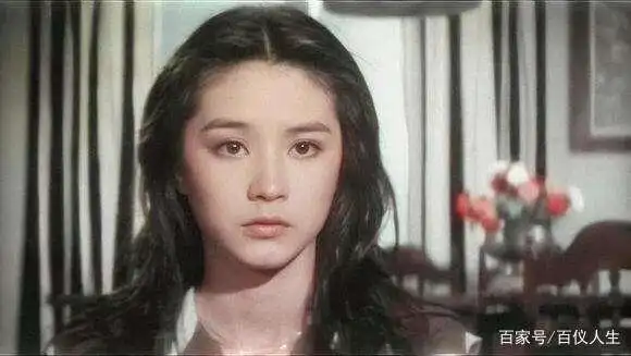 金圣华叹她的美来自于真,琼瑶赞她的美世无其二,张叔平则认为林青霞到