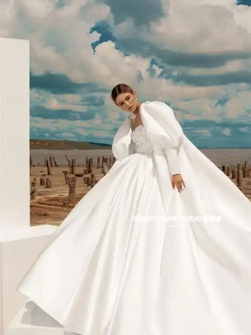 来自宝藏tesoro的三款个性缎面婚纱