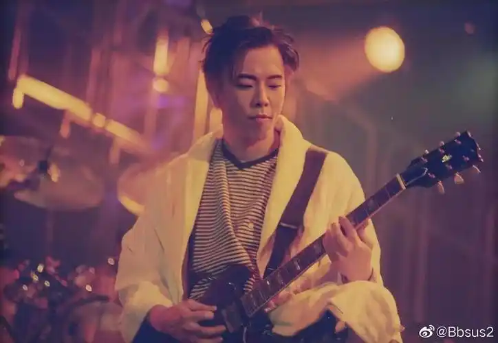 黄贯中颜值帖盖楼