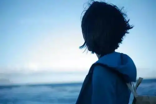 回忆爱情的感慨句子说说心情适合发朋友圈的爱情文案