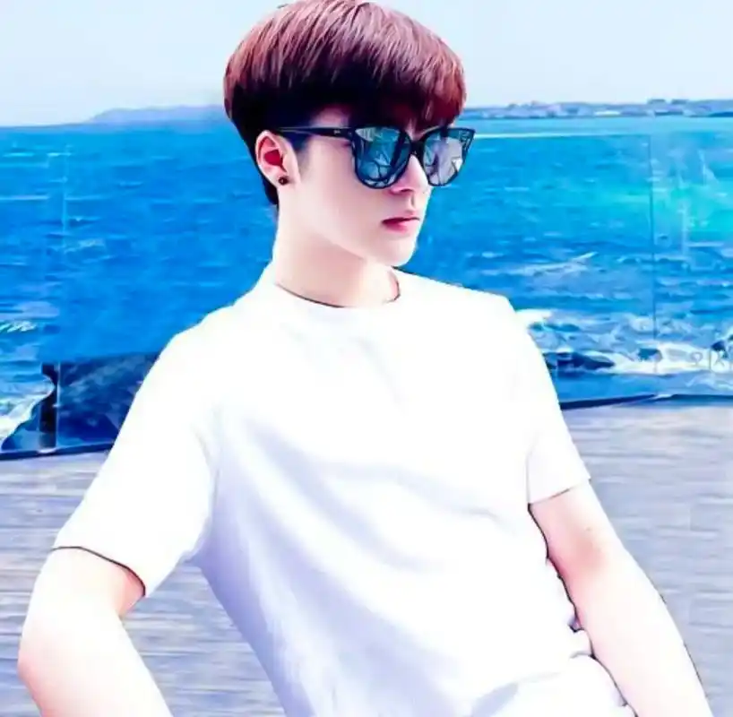 情侣头像《错位时空》 - 抖音