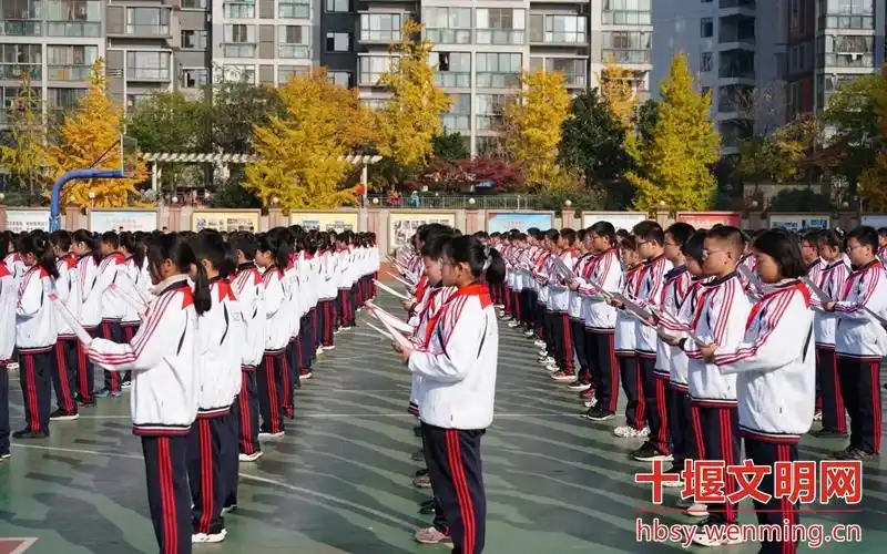 市东风七中:百年青春心向党 千人诵读感党恩---十堰文明网