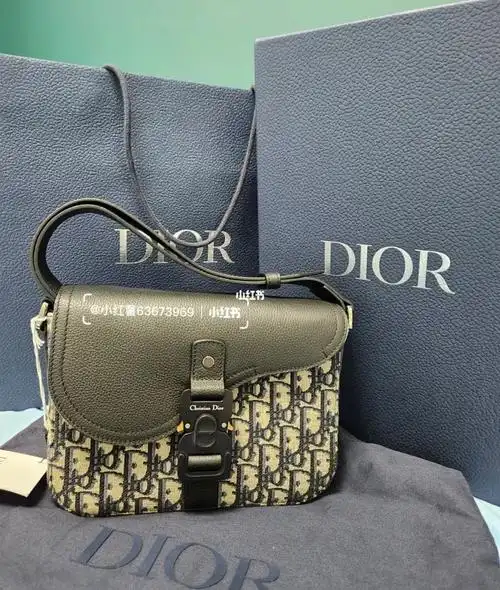 男包推荐迪奥马鞍信使包双十一有买有送