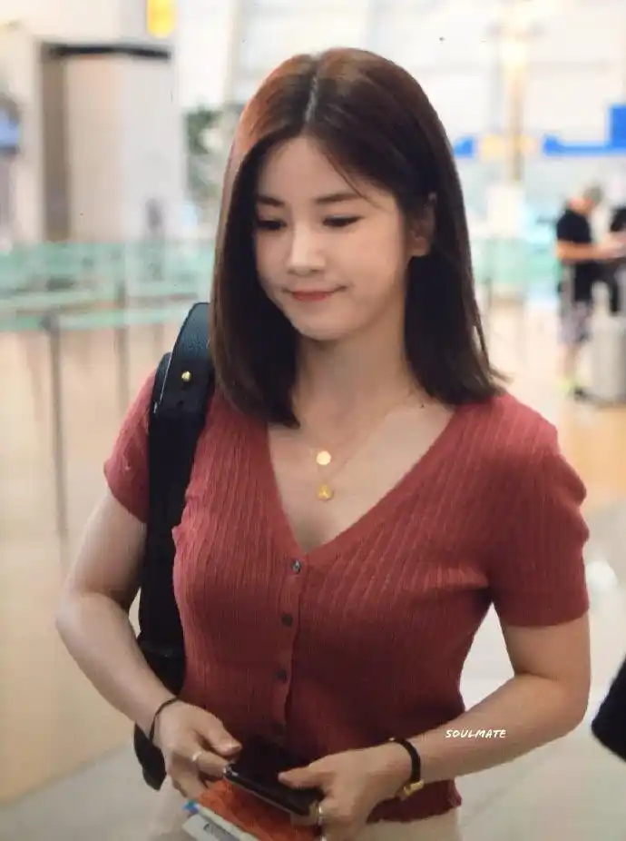 仁川机场出境朴初珑超话饭拍预览9p~三岁宝宝上线小珑包玩偶全款「o