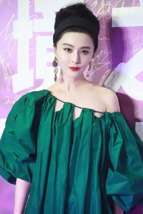 打开凤凰新                     2021年6月5日,范冰冰现身上海某活动