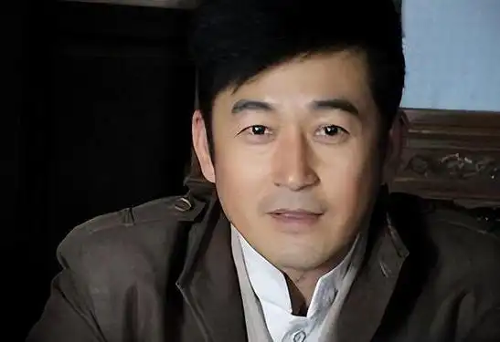 演员王志飞一生愧对聋哑父母骂前妻儿子没出息竟是激将法