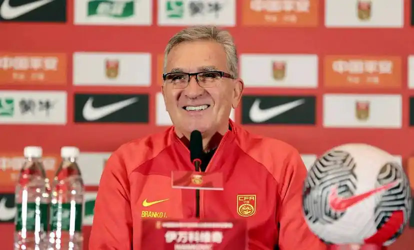 原创艾克森带伤入选引争议伊万重用归化不会变两战新加坡不容有失