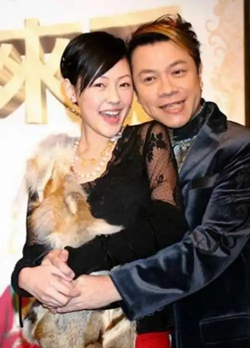 谢娜何炅壁咚完整版(何炅谢娜孙骁骁马天宇赵薇陈坤)(18)