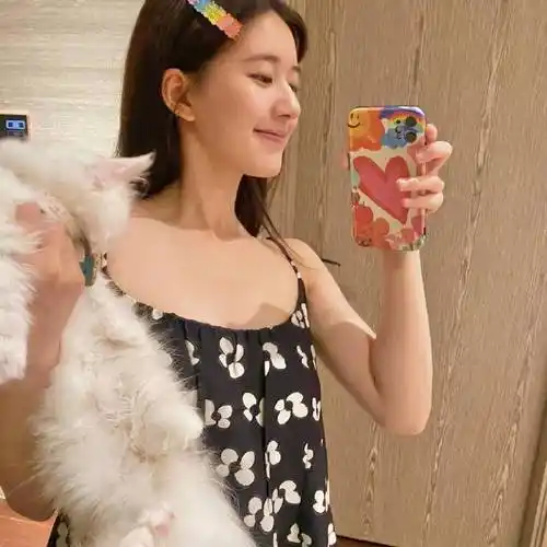 赵露思毛绒手机壳