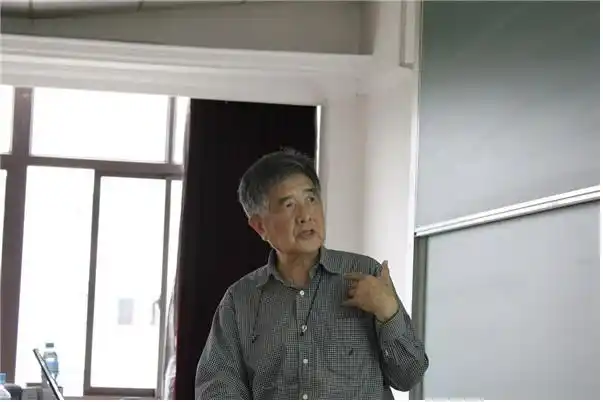 让我们自尊和自信地起跑江明院士和研究生们谈科学道德问题