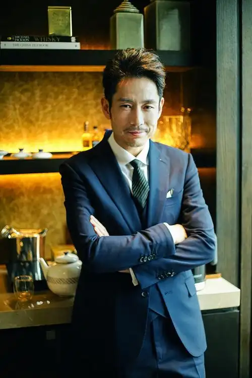 《远大前程》成泰燊写真曝光 化身儒雅绅士尽显男人成熟魅力