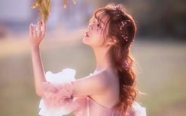 女大学生:为何有钱男人都喜欢年轻漂亮的姑娘?教授一句话引哄笑